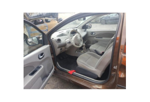 RENAULT TWINGO 2 PHASE 1 1.2i - 16V Photo n°14