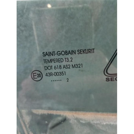 Vitre avant droit KIA VENGA