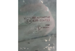 Vitre arriere droit PEUGEOT 2008 2 Photo n°1