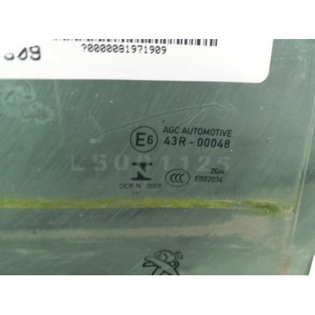 Vitre arriere droit PEUGEOT 208 2
