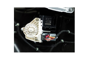 Leve vitre electrique avant droit VOLKSWAGEN PASSAT 5 Photo n°2