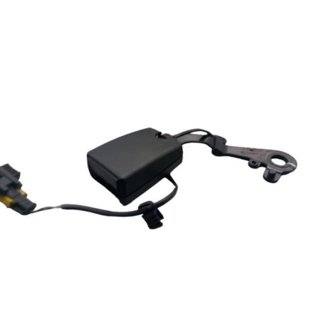 Attache ceinture arriere droit PEUGEOT 5008 1