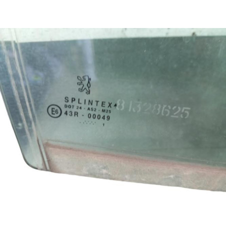 Vitre arriere droit PEUGEOT 406
