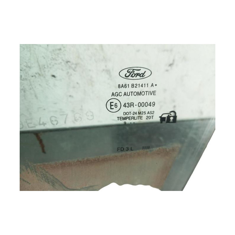 Vitre avant gauche FORD FIESTA 6 Photo n°1