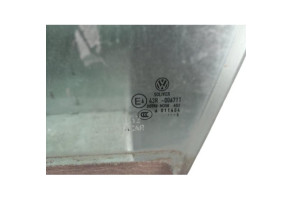 Vitre avant gauche VOLKSWAGEN PASSAT 5 Photo n°1