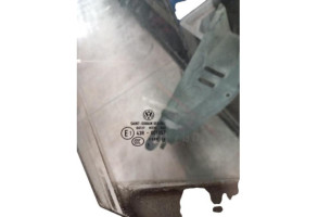 Vitre avant droit VOLKSWAGEN GOLF 5 Photo n°1