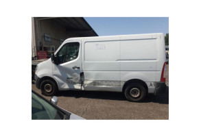Vitre avant gauche NISSAN NV400 Photo n°10