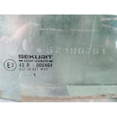Vitre avant droit PEUGEOT 106