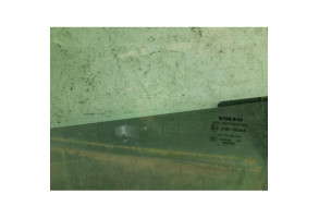 Vitre arriere droit VOLVO V 40 2 Photo n°2