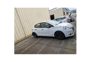 Pare boue avant gauche PEUGEOT 208 1 Photo n°9