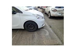 Pare boue avant gauche PEUGEOT 208 1 Photo n°10