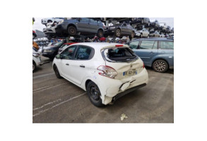 Pare boue avant gauche PEUGEOT 208 1 Photo n°12