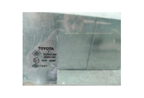 Vitre arriere droit TOYOTA COROLLA VERSO 2 Photo n°1