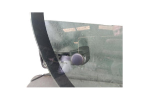 Vitre arriere droit PEUGEOT 107 Photo n°1