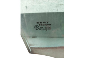 Vitre avant droit SEAT LEON 2 Photo n°1