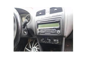 VOLKSWAGEN POLO 5 PHASE 1 1.6 TDI - 16V TURBO Photo n°16
