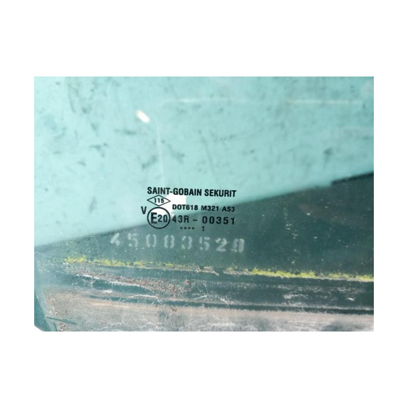 Vitre arriere droit DACIA DUSTER 1 Photo n°1